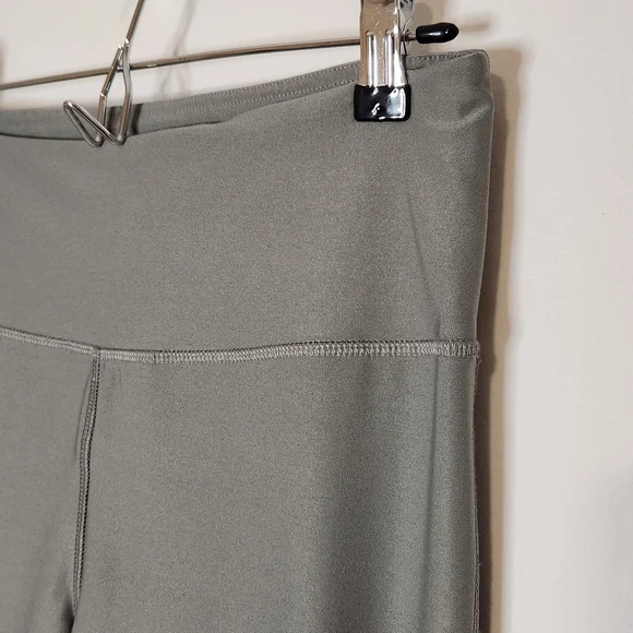 VOGO Athletica cropped leggings green large - Picture 7 of 11